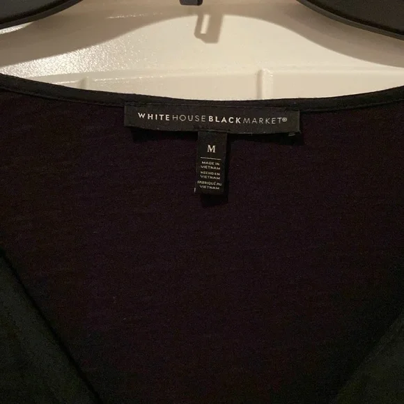 White House Black Market WHBM V-neck bowtie sleeves size medium - Picture 2 of 9